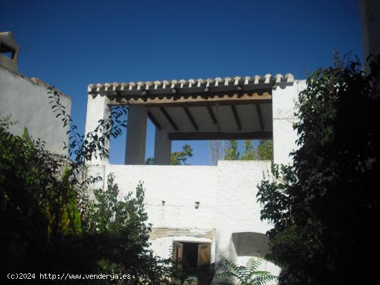 CASA EN EL PARAJE  LA LAGUNA DE ALPERA  ( A 5 Km del Casco Urbano) - ALBACETE