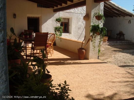 CASA EN EL PARAJE  LA LAGUNA DE ALPERA  ( A 5 Km del Casco Urbano) - ALBACETE