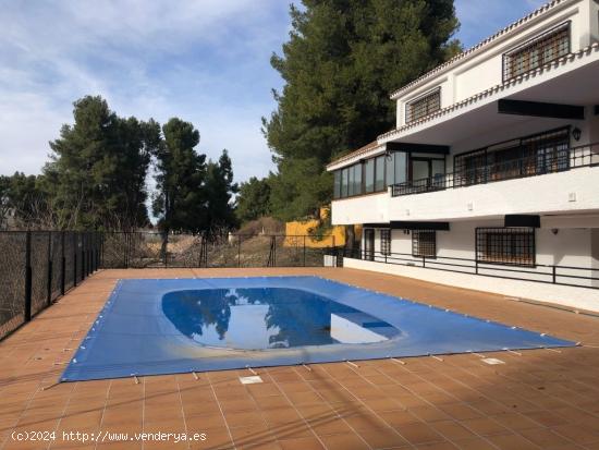 ESPECTACULAR CHALET EN ALMANSA CERCA DE CASCO URBANO - ALBACETE