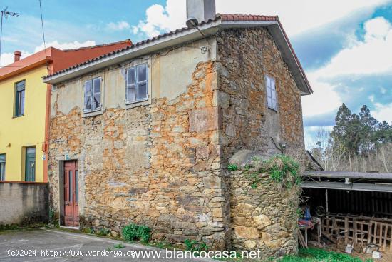 ¡Estupenda oportunidad de comprar esta casita de piedra con terreno a 10 minutos de Carballo! - A C