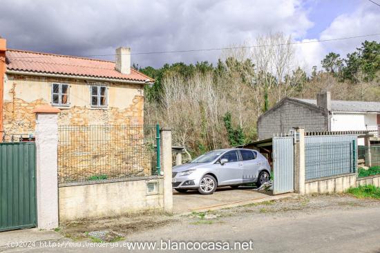 ¡Estupenda oportunidad de comprar esta casita de piedra con terreno a 10 minutos de Carballo! - A C