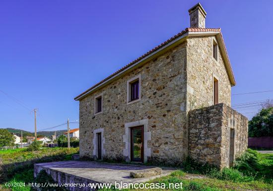 Vivienda unifamiliar semi-reformada con TERRENO - A CORUÑA