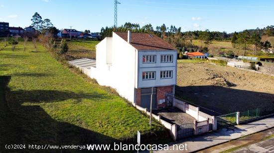  ¡Si eres un profesional y necesitas espacio de almacenamiento te encantará este edificio! - A CORU 