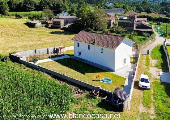 ESTUPENDA CASA con TERRENO y ALPENDRES en A Laracha(A Coruña) - A CORUÑA