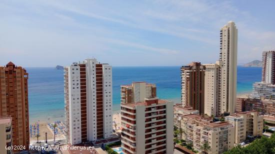  Apartamento con reforma de lujo recien acabada en última planta de edificio con vistas  al mar. - A 