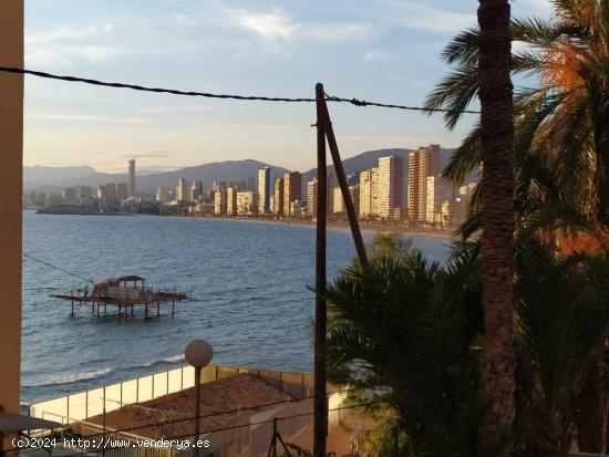 Se vende local comercial a un paso de playa Levante con terraza abierta  30 m con vistas al mar. - A