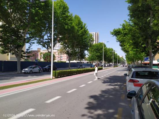  Plaza de garaje subterránea en avenida Mediterráneo en buena urbanización y a un paso del mar. -  