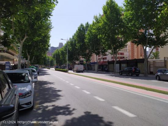 Plaza de garaje subterránea en avenida Mediterráneo en buena urbanización y a un paso del mar. - 