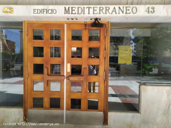 Plaza de garaje subterránea en avenida Mediterráneo en buena urbanización y a un paso del mar. - 