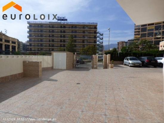 Se vende garaje cabinado en zona Levante - Plaza Triangular. - ALICANTE