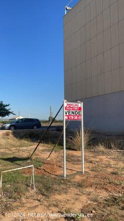 VENTA DE SOLAR EN ALMUSSAFES  (Salida a dos calles, se puede segrerar en dos parcelas). - VALENCIA