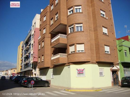  VENTA DE LOCAL COMERCIAL chaflán  EN BENIFAIO - VALENCIA 