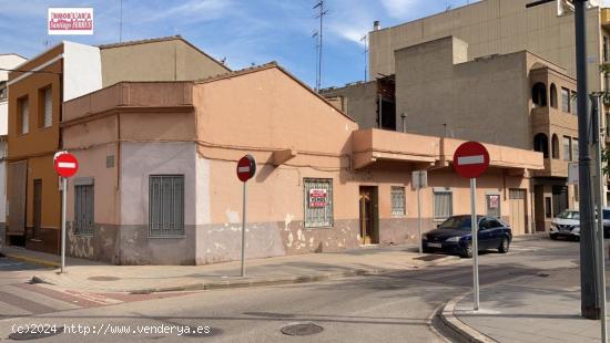 VENTA DE CASA EN BENIFAIO   CHAFLAN   SALIDA A DOS CALLES - VALENCIA