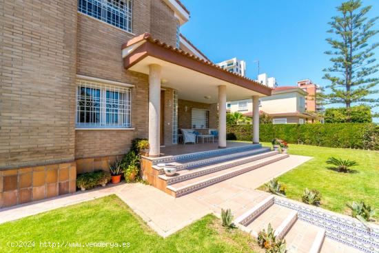 Chalet cerca del mar, en una de las mejores zonas exclusivas de Torrevieja, La Veleta. - ALICANTE