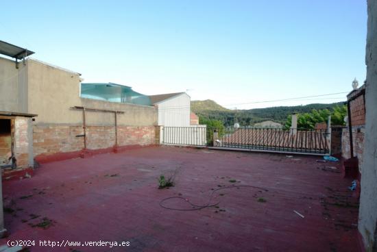 CASA UNIFAMILIAR ADOSSADA EN VENDA A VILANOVA DEL CAMÍ - BARCELONA