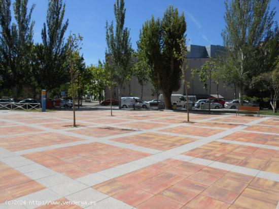 TEGEISA vende Local Comercial  de 650 m2 en Tres Cantos, Madrid. - MADRID