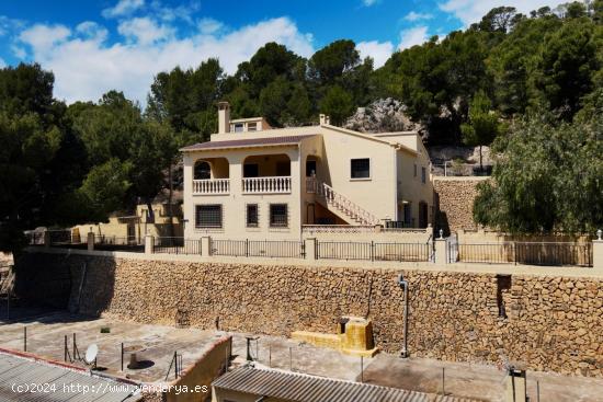 Chalet en Finestrat con gran parcela de 5000m 649090517 / 608249911 - ALICANTE