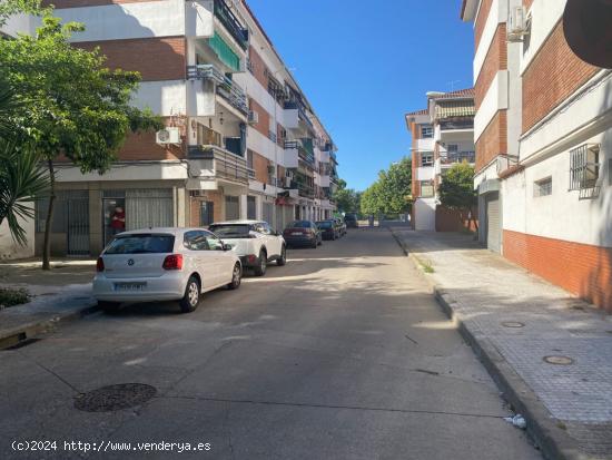 En Avenida del Corregidor, local con muchas posibilidades. - CORDOBA