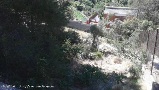 Terreno con salida a dos calles - BARCELONA