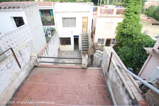 Casa a reformar en casc antic con muchas posibilidades - BARCELONA