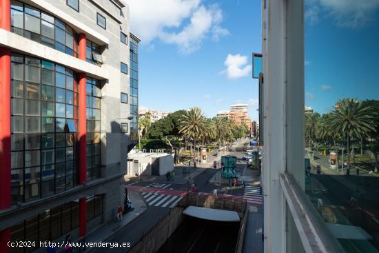  Oficina en el Edificio Internacional junto al Parque Santa Catalina - LAS PALMAS 