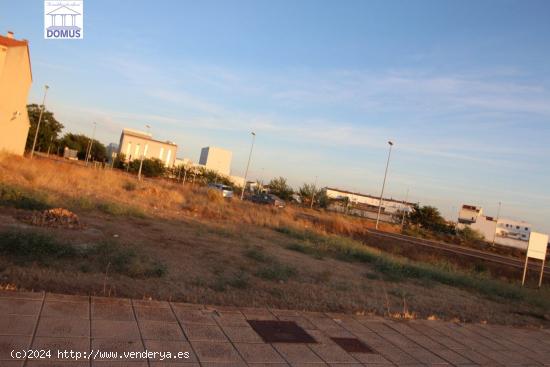 Estupendo solar en Montijo por el centro de Salud y junto a Puebla de la Calzada - BADAJOZ