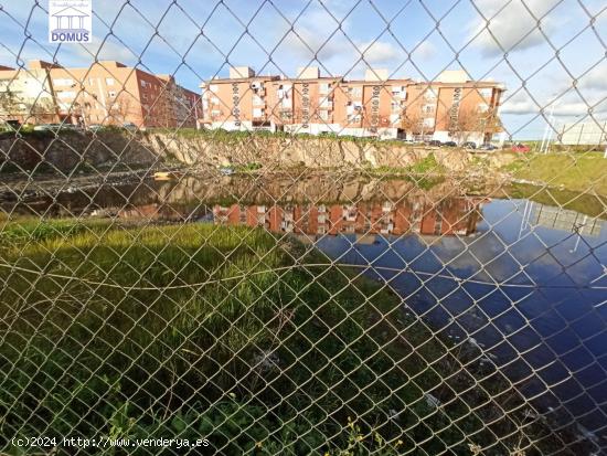 Atención promotor / constructor terreno en la zona de la corchera - BADAJOZ