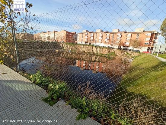 Atención promotor / constructor terreno en la zona de la corchera - BADAJOZ