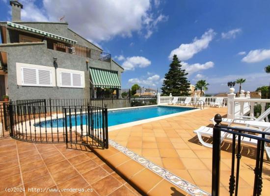 ESPECTACULAR CHALET CON PISCINA EN CALICANTO!!! - VALENCIA