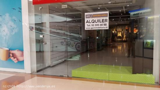 Local de 60m2 mas 30m2 de altillo en el Centre Comercial Llobregat Centre - BARCELONA