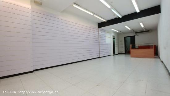 Local de 60m2 mas 30m2 de altillo en el Centre Comercial Llobregat Centre - BARCELONA