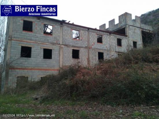 SE VENDE CASA EN ESTRUCTURA CON FINCA DE 5000 M2 EN QUILOS - LEON