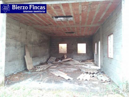 SE VENDE CASA EN ESTRUCTURA CON FINCA DE 5000 M2 EN QUILOS - LEON