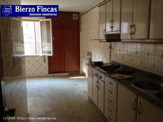 Se vende piso zona temple - LEON