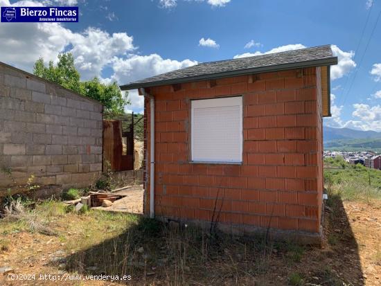 SE VENDE CASITA DE FIN DE SEMANA EN BEMBIBRE. - LEON