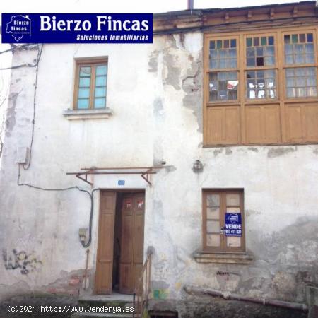 CASA DE PIEDRA y LADRILLO CON TERRENO PARA REFORMAR EN VILLAVERDE - LEON