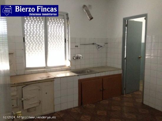 SE VENDE PISO CON GARAJE CERRADO EN LAS VENTAS DE ALBARES - LEON