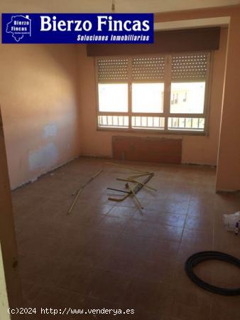 Se vende piso en Bembibre para reformar. - LEON