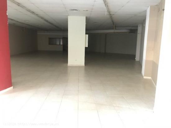 SE ALQUILA LOCAL COMERCIAL DE 300 M2  EN PLAZA LUIS DEL OLMO. - LEON