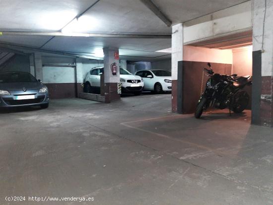 PARKING EN VENTA PARA VEHICULO PEQUEÑO O 2 MOTOS EN C/MOSSÈN QUINTÍ MALLOFRÉ (SANT ANDREU) - BAR