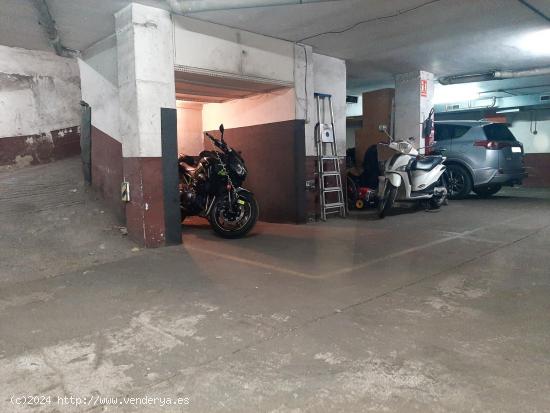 PARKING EN VENTA PARA VEHICULO PEQUEÑO O 2 MOTOS EN C/MOSSÈN QUINTÍ MALLOFRÉ (SANT ANDREU) - BAR