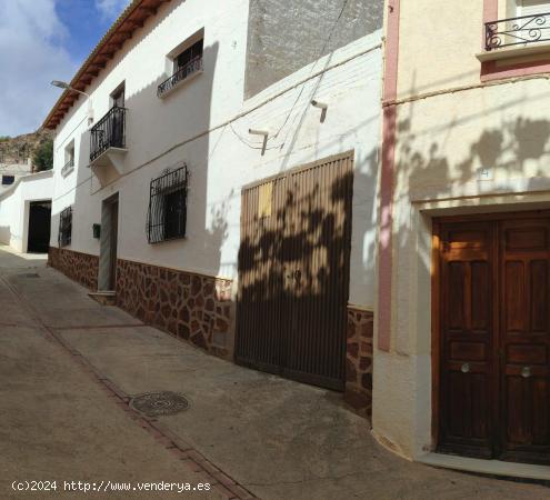 Oportunidad de casa con garaje en Purchena . Almería. - ALMERIA