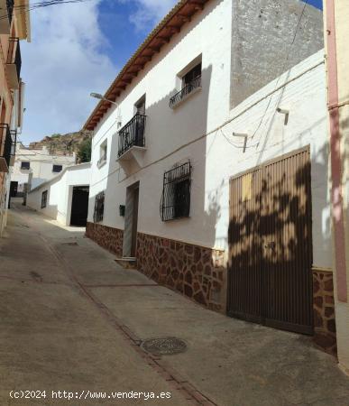 Oportunidad de casa con garaje en Purchena . Almería. - ALMERIA