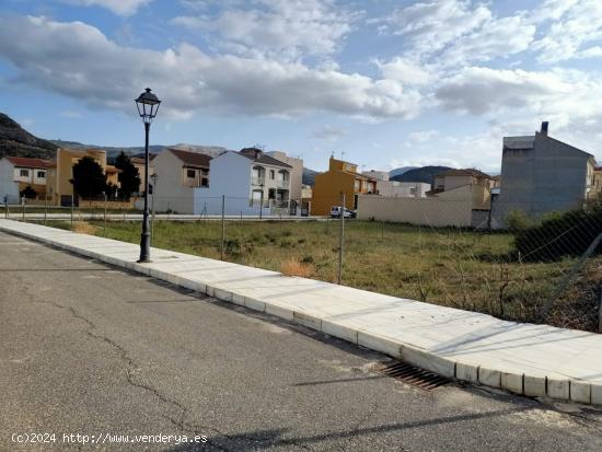 Gran parcela urbanizable, a tres calles en Olula del Río. Almería. - ALMERIA