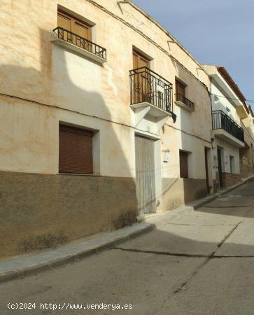  CASA FAMILIAR EN FINES, (ALMERÍA) DE 4 HABITACIONES. - ALMERIA 