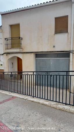 CASA CON GARAJE EN PURCHENA, ALMERÍA. - ALMERIA