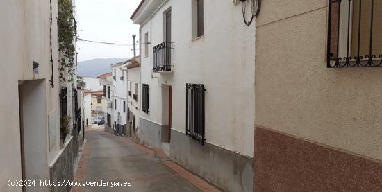  GRAN CASA FAMILIAR DE SIETE HABITACIONES EN SOMONTÍN, (ALMERÍA). - ALMERIA 