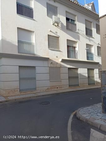 PISO PLANTA BAJA CON TRES HABITACIONES Y GARAJE EN MACAEL ( ALMERÍA ). - ALMERIA