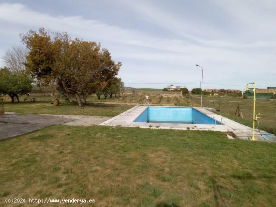 Chalet individual con parcela - VALLADOLID