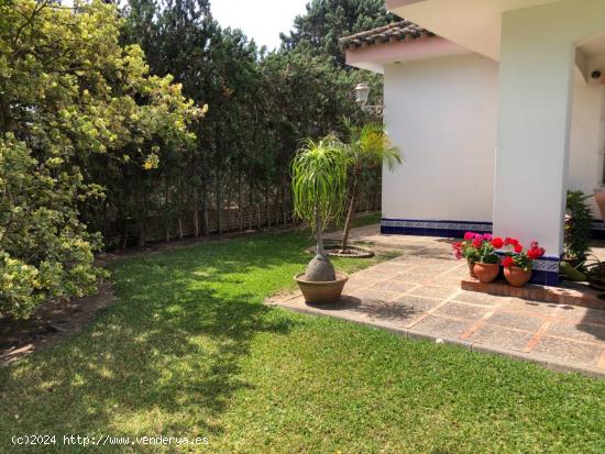 Chalet independiente en venta en Valdelagrana - CADIZ